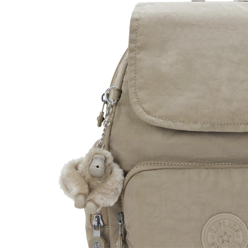 mochila kiplint city zip s taupe detalle | mochilas kipling